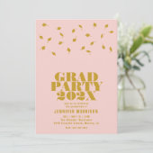 Invitation Graduation Cap Toss Blush & Gold Grad Party (Debout devant)