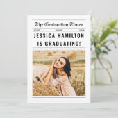 Invitation Graduation De Journaux Classe Unique De 2025 (Debout devant)