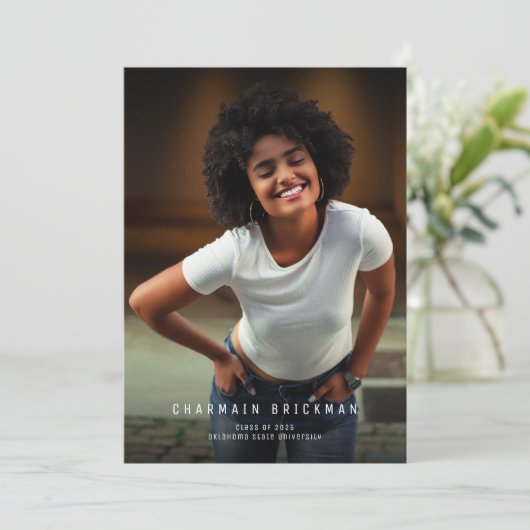 Invitation Graduation de la photo de script en gras (Debout devant)