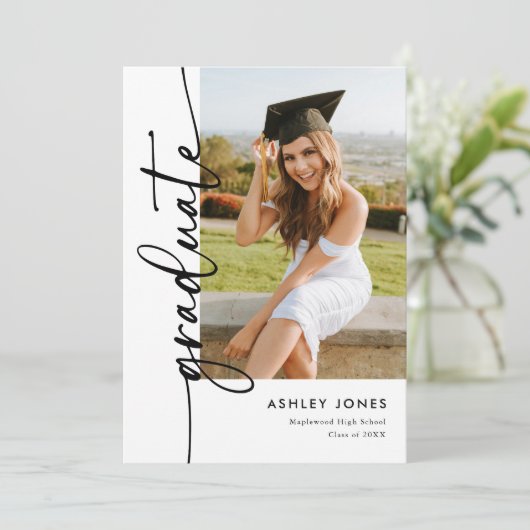 Invitation Graduation de la photo de script moderne (Debout devant)