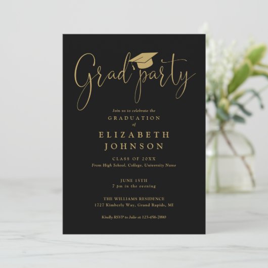 Invitation Graduation De Script Black And Gold Grad Party (Debout devant)