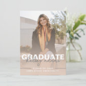 Invitation Graduation du dégradé neutre beige (Debout devant)
