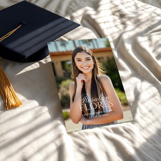 Invitation Graduation en calligraphie blanche classique