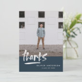 Invitation Graduation marine bleu script 3 photo merci (Debout devant)