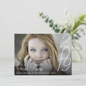 Invitation Graduation moderne | Photo de script lettres main (Debout devant)