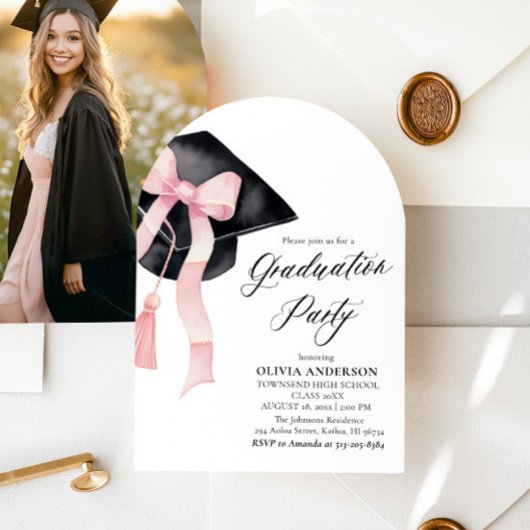 Invitation Graduation moderne Pink Bow Graduation Cap Arched