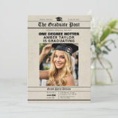 Invitation Graduation Newspaper “One Degree Hotter” Photo (Debout devant)