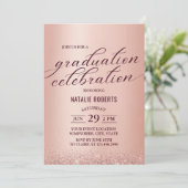 Invitation Graduation Party Rose moderne Typographie d'or (Debout devant)