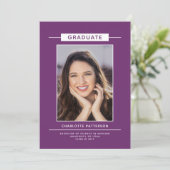 Invitation Graduation Party Simple moderne Script Photo viole (Debout devant)