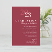 Invitation Graduation Party Typographie moderne Red Berry (Debout devant)