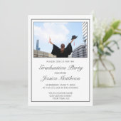 Invitation Graduation photo minimaliste moderne noir blanc (Debout devant)