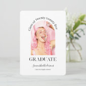 Invitation Graduation photo moderne amusante (Debout devant)