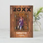 Invitation Graduation Rustique Cerise String Lumières Grange (Debout devant)