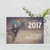 Invitation Grafitti Style Guy Photo Graduation Party (Debout devant)