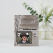 Invitation Grange de campagne en bois ouverte pour la remise (Debout devant)