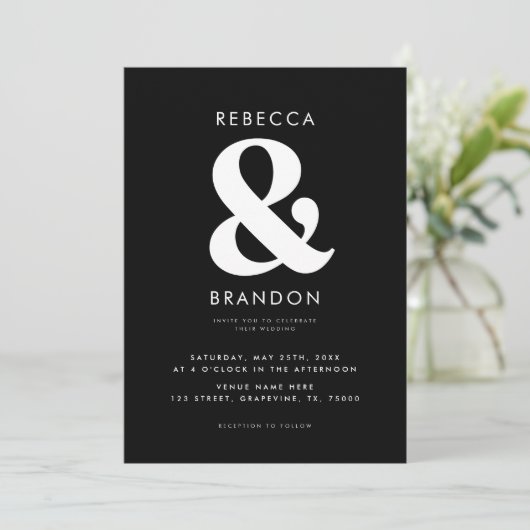Invitation Gras élégant Ampersand QR Code tout en un Mariage (Debout devant)