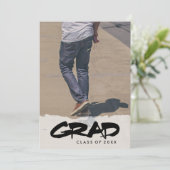 Invitation Gras moderne texte noir Boy Graduation Party Photo (Debout devant)