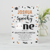 Invitation Gray Boys Éffrayant Un Halloween 1er Anniversaire (Debout devant)