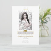 Invitation Gray White & Gold Modern Photo Party Graduation (Debout devant)