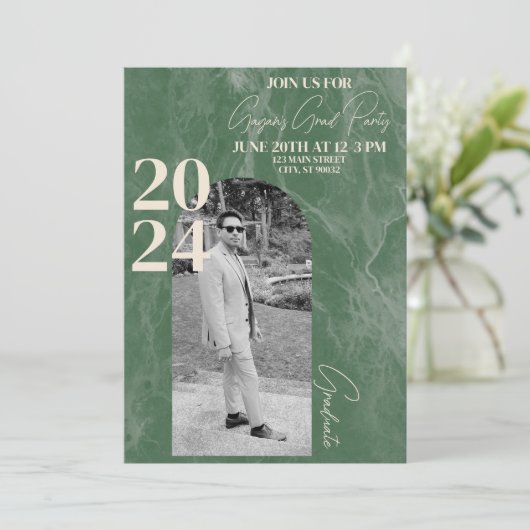 Invitation Green and Modern Graduate Party (Debout devant)