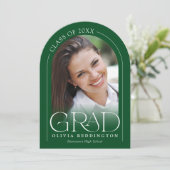 Invitation Green Modern minimal Photo Arch Graduation Party (Debout devant)
