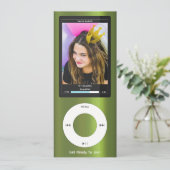 Invitation Green MP3 Music Player II Birthday (Debout devant)