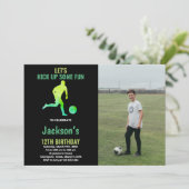 Invitation Green Runer Soccer Anniversaire avec photo (Debout devant)