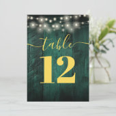 Invitation Green Rustic Bois Chaîne Lumières Numéro de tablea (Debout devant)