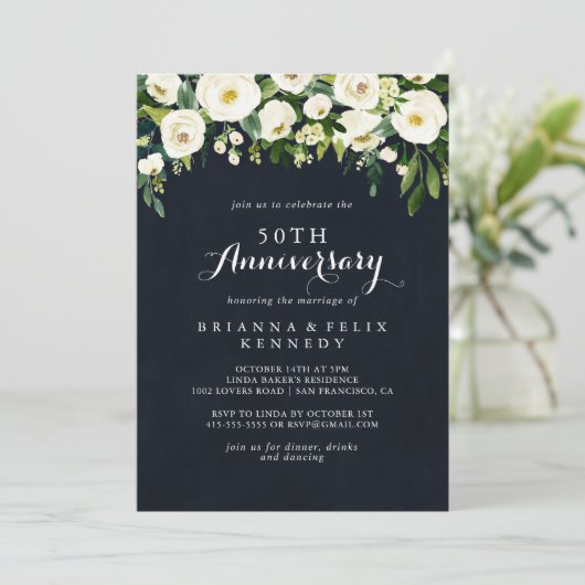 Invitation Greenery White Floral 50e anniversaire de mariage (Debout devant)
