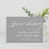 Invitation Gris Blanc Simple Script Moderne Mariage Invitatio (Debout devant)