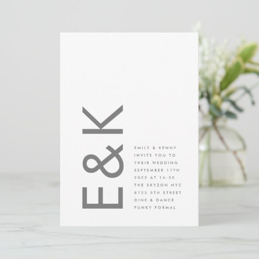 Invitation Gris Premium Ultimate Moderne Monogramme Bold Amus (Debout devant)