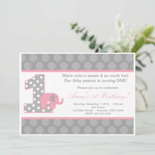 Invitation grise rose d'anniversaire d'éléphant (Debout devant)