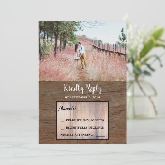 Invitation Grotte rustique en bois photo mariage RSVP (Debout devant)