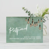 Invitation Grunge Green Edison Lights Postponpond Mariage Car (Debout devant)