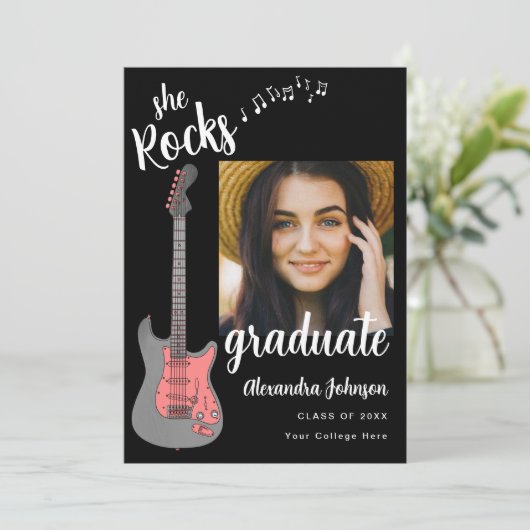 Invitation Guitare rose Grad Photo White Script Grad Party (Debout devant)
