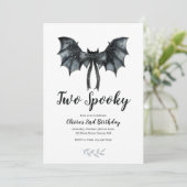 Invitation Halloween Bat Bow Deux Éffrayant 2e anniversaire (Debout devant)