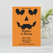 Invitation Halloween Citrouille de coeur heureux orange et no (Debout devant)