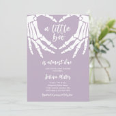 Invitation Halloween gothique Un Peu Dû Boo Baby shower (Debout devant)