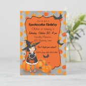 Invitation Halloween jolie petite sorcière (Debout devant)