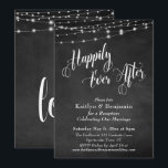 Invitation Happily Ever After Typographie Tableau Noir Lumièr<br><div class="desc">Cette carte de réception de mariage sophistiquée mais rustique présente une image de fond de tableau noir texturé sur laquelle est superposée une image représentant des guirlandes de lumières blanches scintillantes. J'ai utilisé une police de caractères cursive élégante et tourbillonnante pour rendre les graphiques représentant les mots "Happily Ever After"...</div>