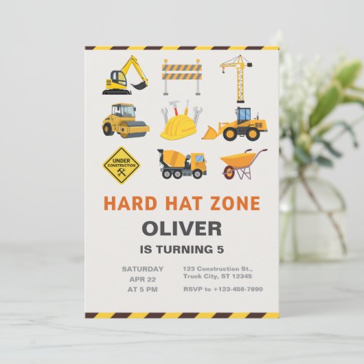 Invitation Hard Hat Zone Construction Site Birthday Party (Debout devant)