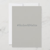 Invitation Hashtag chic moderne élégant bleu gris mariage (Dos)