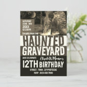 Invitation Hauné Graveyard Thème Escape Room Anniversaire (Debout devant)