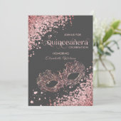 Invitation Hébergement en diamant Masquerade Quinceañera or r (Debout devant)