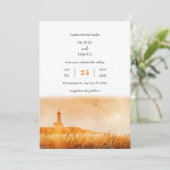 Invitation Heure d'or Phare côtier Vue plage Mariage (Debout devant)