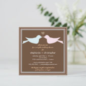 Invitation heureuse de wedding shower de couples (Debout devant)