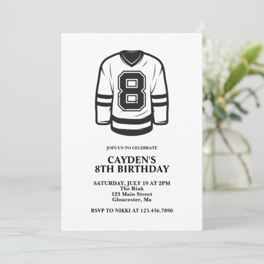 Invitation Hockey noir et blanc 8e anniversaire (Debout devant)