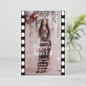 Invitation Hollywood Movie Black White Rideaux Sweet 16 (Debout devant)