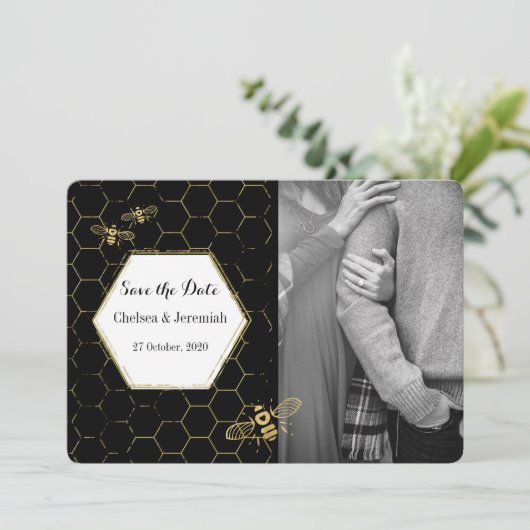 Invitation Honey Bee Black Gold Photo personnalisée Enregistr (Debout devant)