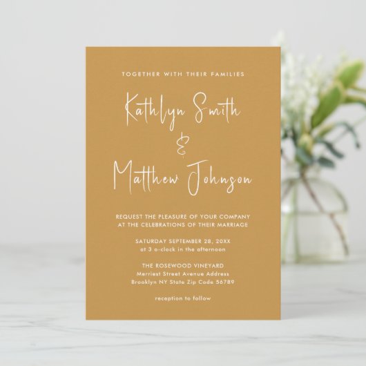 Invitation Honey Gold Modern Script Tout en un Mariage chic (Debout devant)